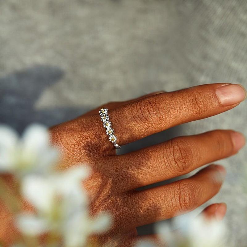 BAGUE RÉGLABLE EN ARGENT AVEC MARGUERITE