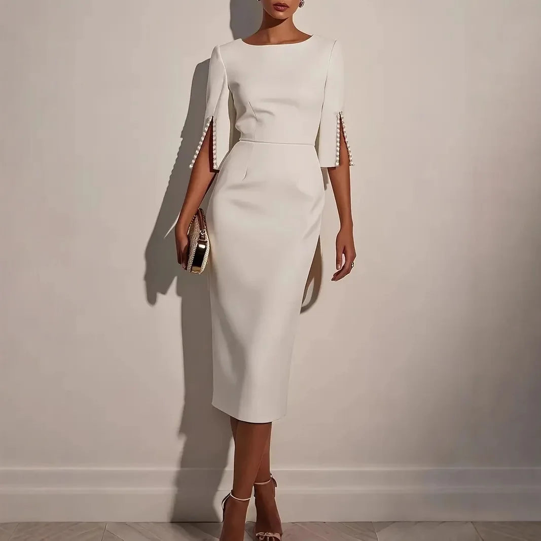 ROBE ÉLÉGANTE À MANCHES FENDUES ORNÉES DE PERLES