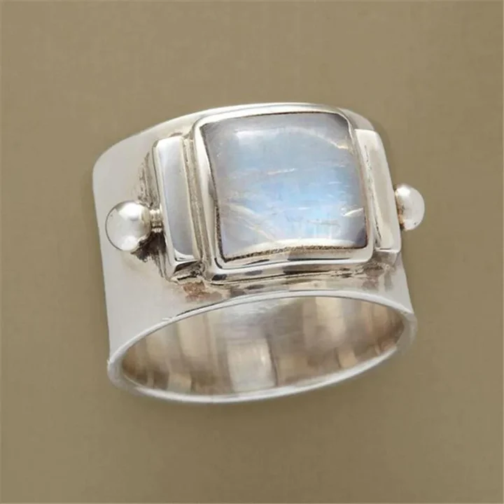 BAGUE VINTAGE EN CRISTAL DE LUNE CUBIQUE